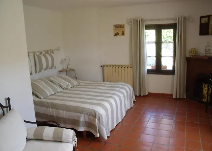 Domaine De La Provenc\'Ane