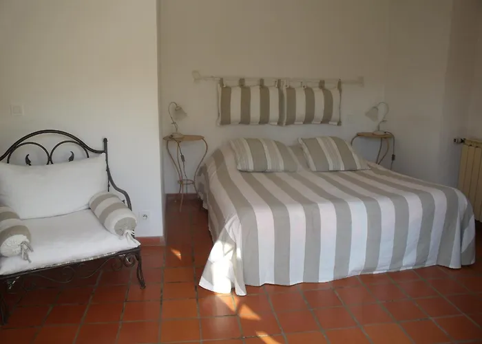 Domaine De La Provenc\'Ane